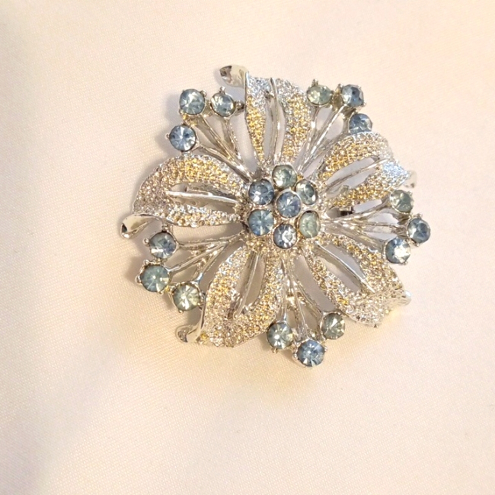 Blue rhinestones flower brooch
